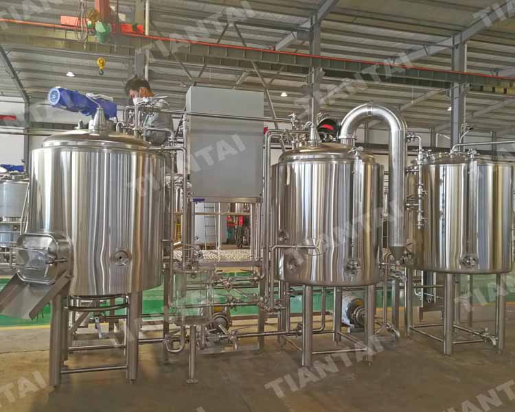 Brewhouse,mash tun, lauter tun, boil kettle, fermenters,brewery,boil kettle,hops,fermentation